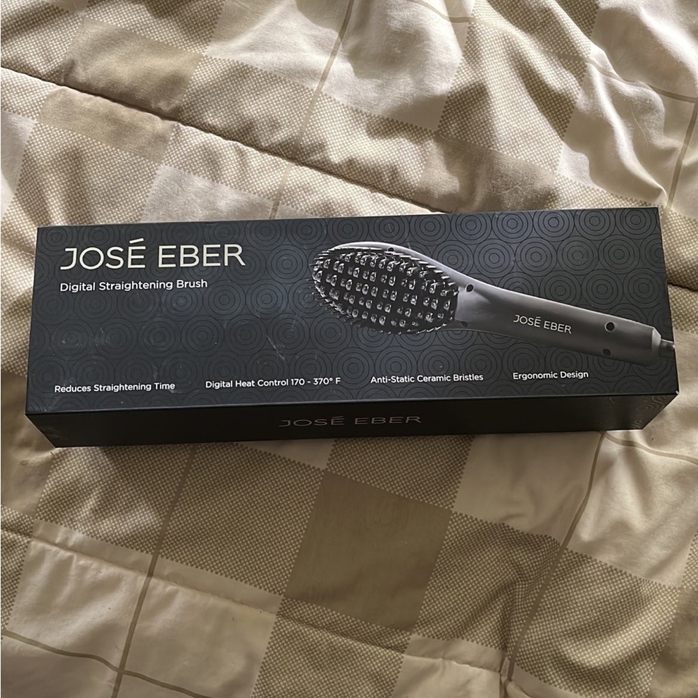 José Eber Digital Straightening Brush